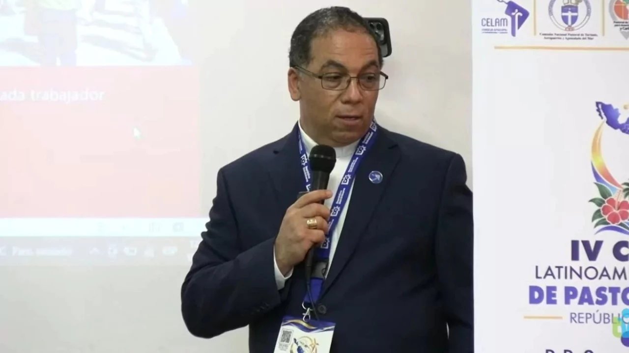 Representante de la Iglesia durante una jornada sobre turismo, trabajo digno y protección de los menores frente a la explotación laboral