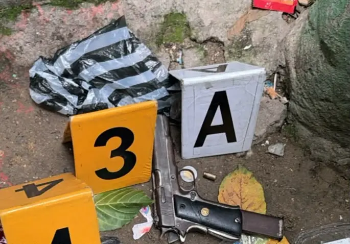 Dos hombres buscados por robos mueren en presuntos intercambios de disparos