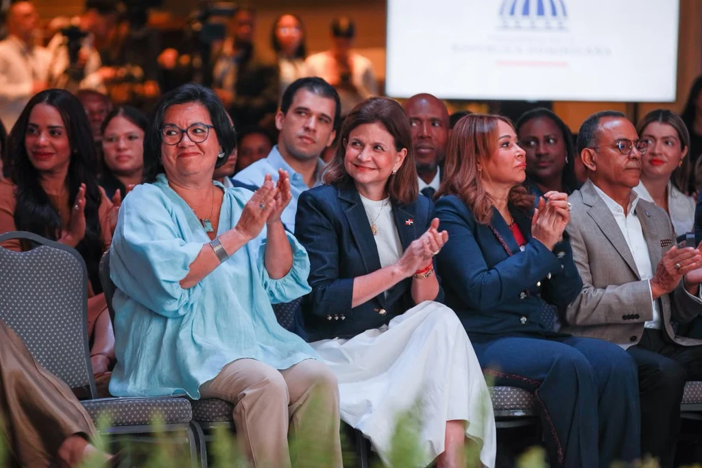 Raquel Peña destaca la disminución de la pobreza y aboga por un mayor acceso a oportunidades para las familias