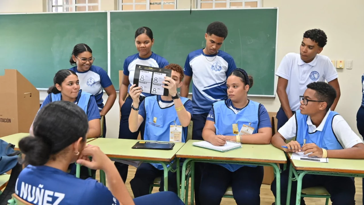 JCE inicia talleres para reducir la abstención entre jóvenes que votarán en 2028