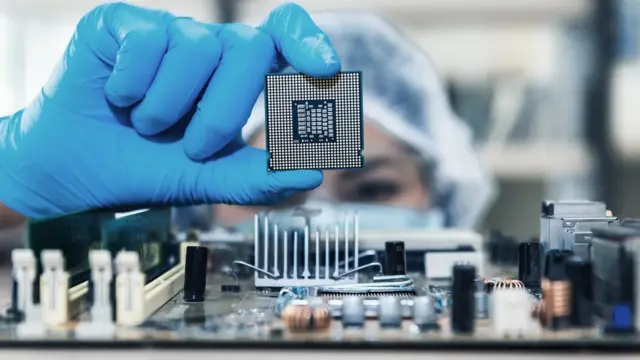 Talento, inversión e infraestructura, desafíos de RD para fabricar semiconductores, según instituciones académicas