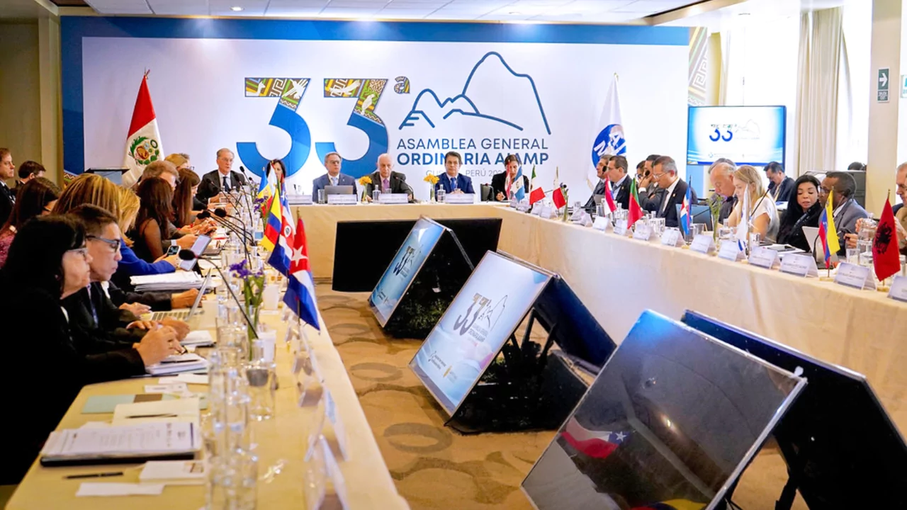 Delegados participan en la 33 Asamblea General Ordinaria de la AIAMP en Perú, en línea con el llamado a fortalecer la cooperación contra la delincuencia